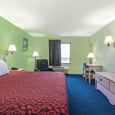 Days Inn By Wyndham Panama City/Callaway Buitenkant foto