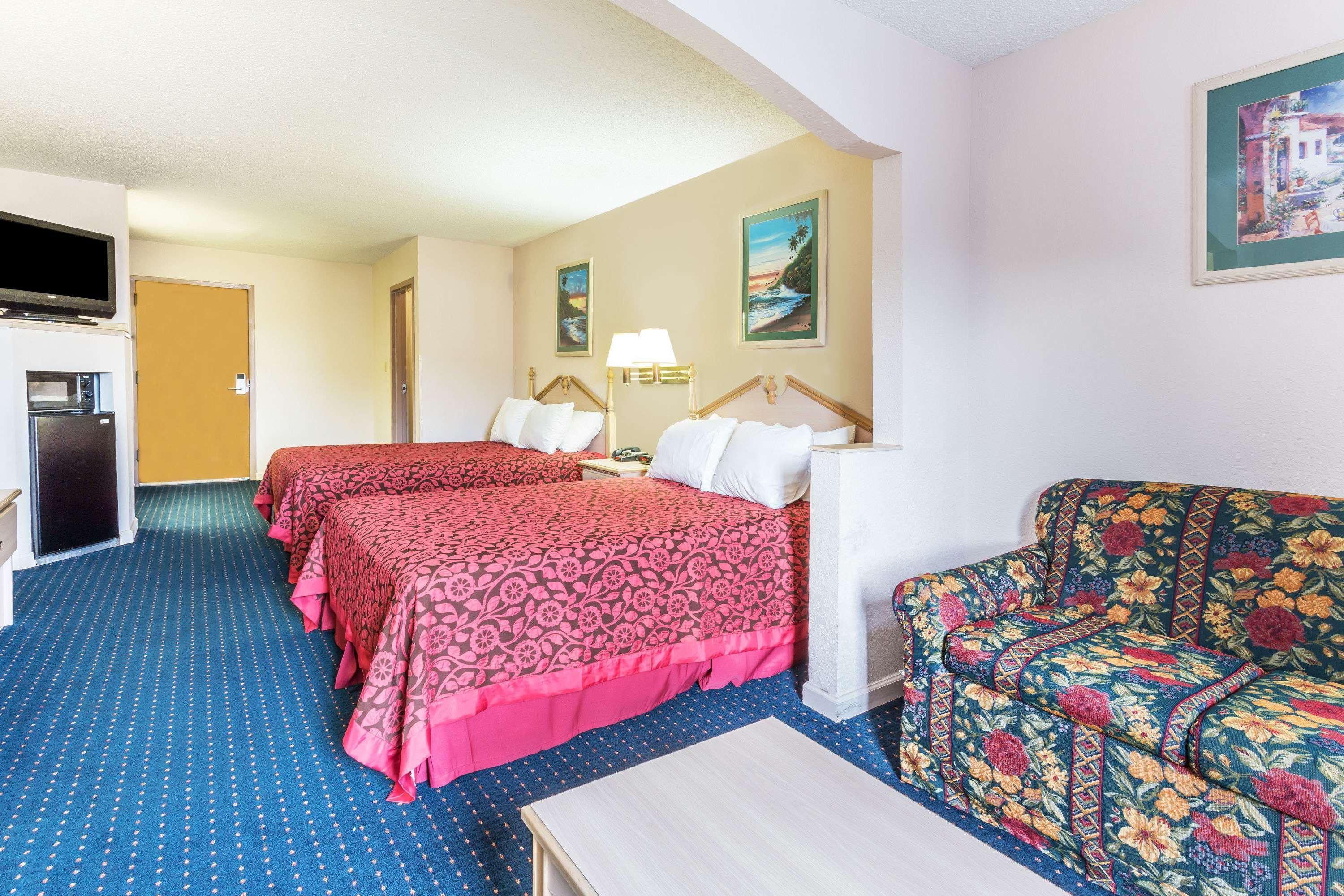 Days Inn By Wyndham Panama City/Callaway Buitenkant foto