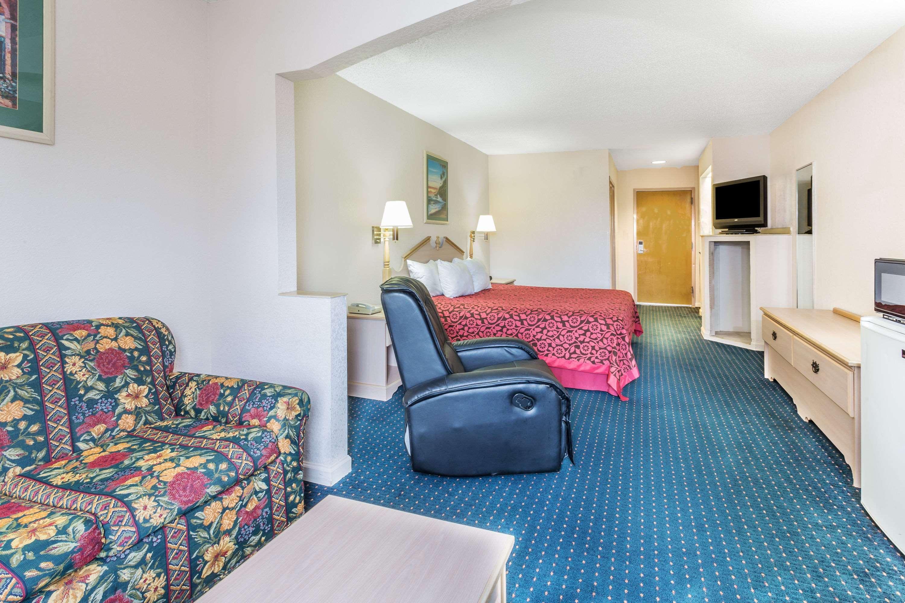 Days Inn By Wyndham Panama City/Callaway Buitenkant foto