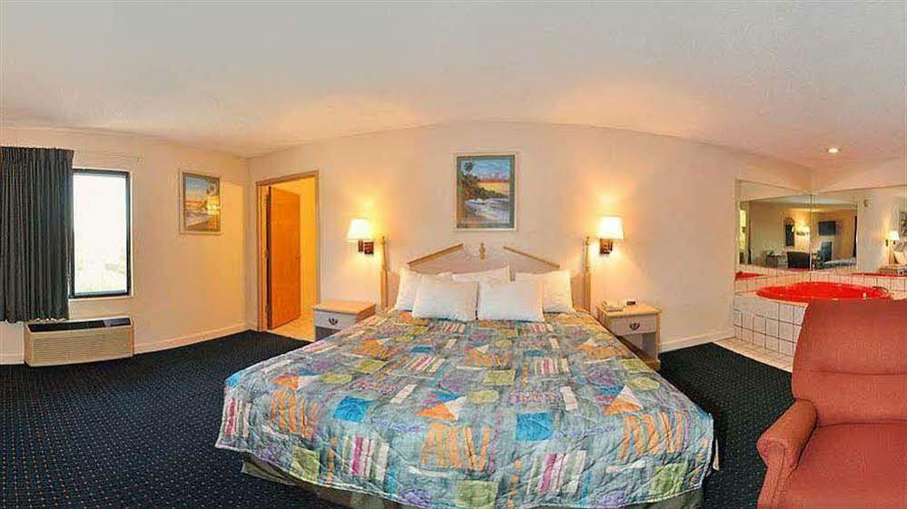 Days Inn By Wyndham Panama City/Callaway Buitenkant foto